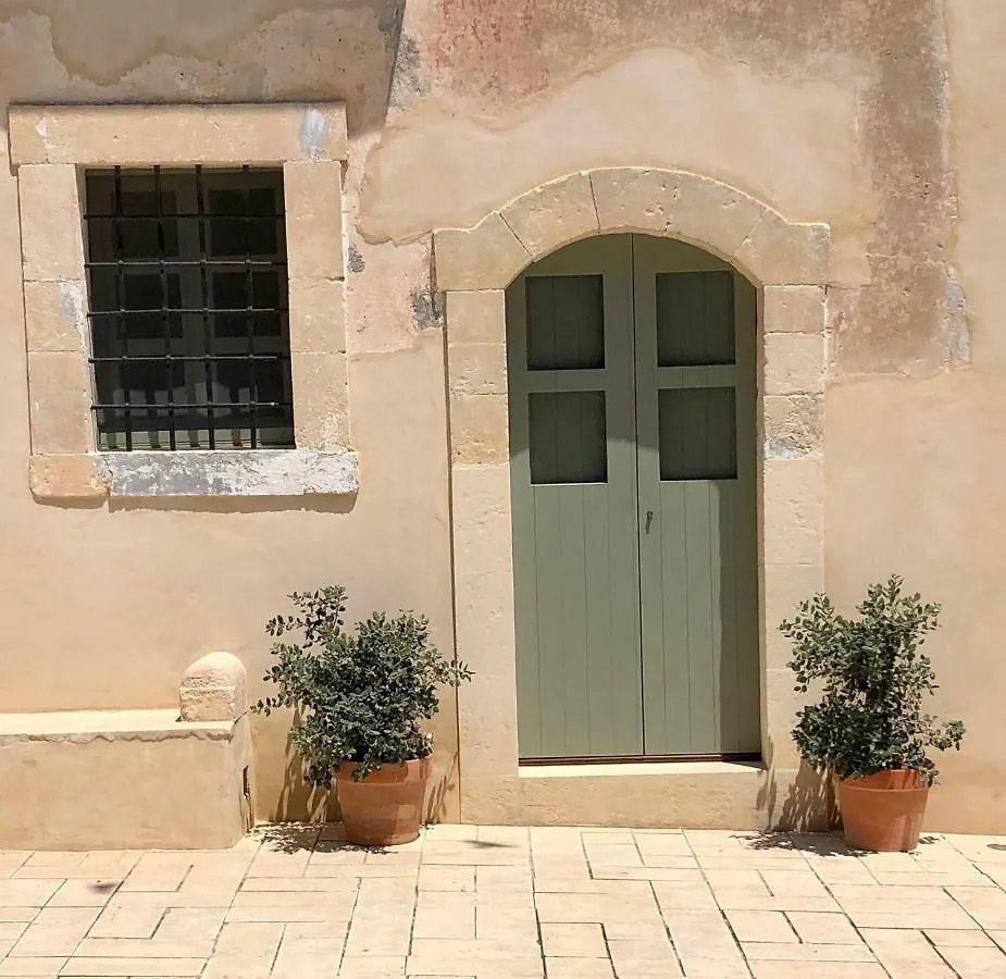Hotel Battimandorlo Noto